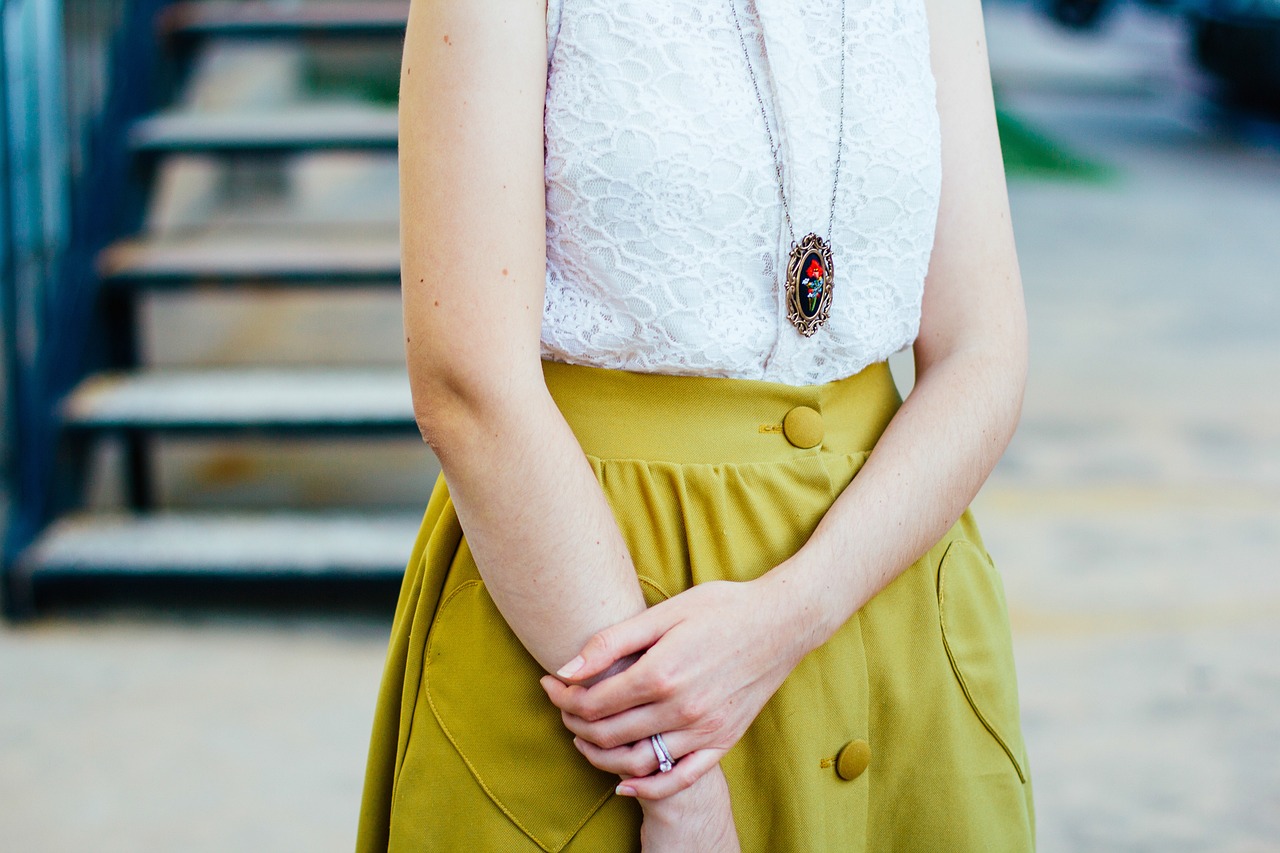 Lace Skirt Outfit Mistakes to Avoid