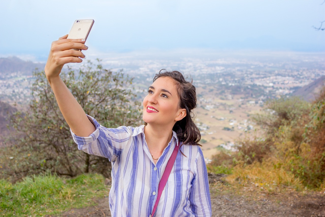 8 AI Tools for WhatsApp Marketers in Nigeria