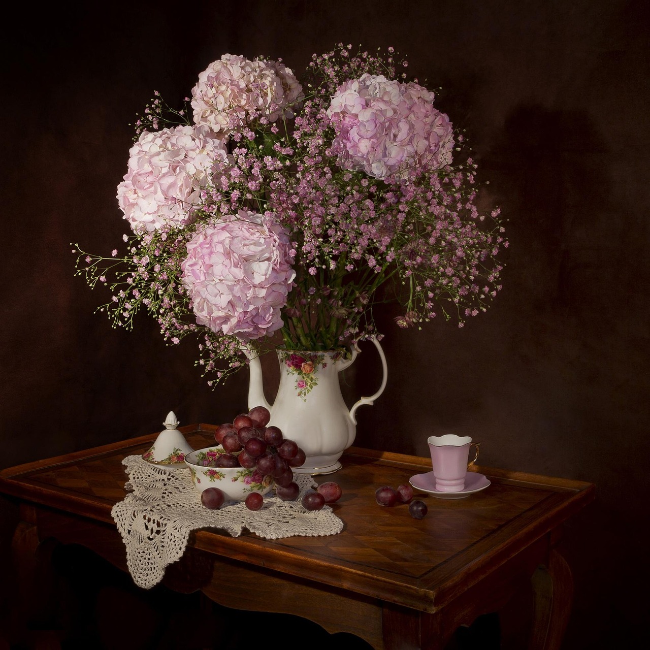 Lace Doily Table Decor Trends