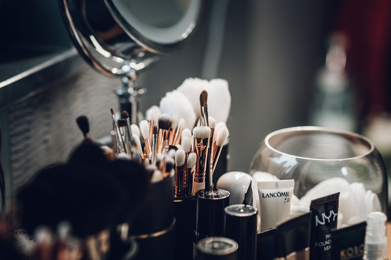 Master the Opalescent Makeup Look: Real Examples & Expert Techniques